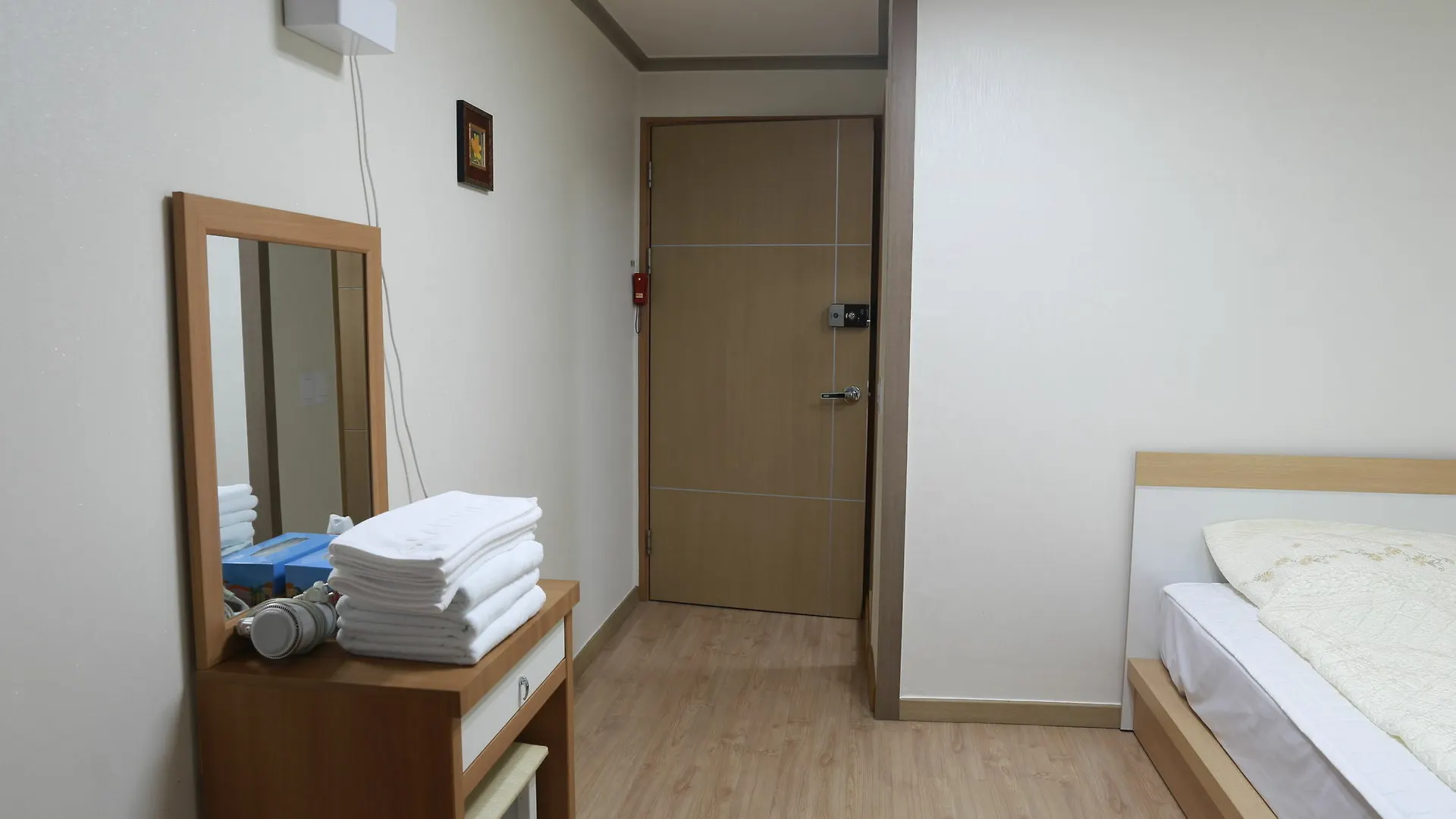 Hotel Grand Field Residence Hostel Seoul