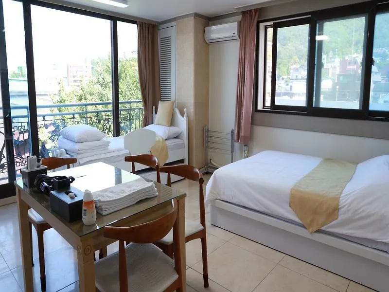 Grand Field Residence Hostel Seoul 2*,