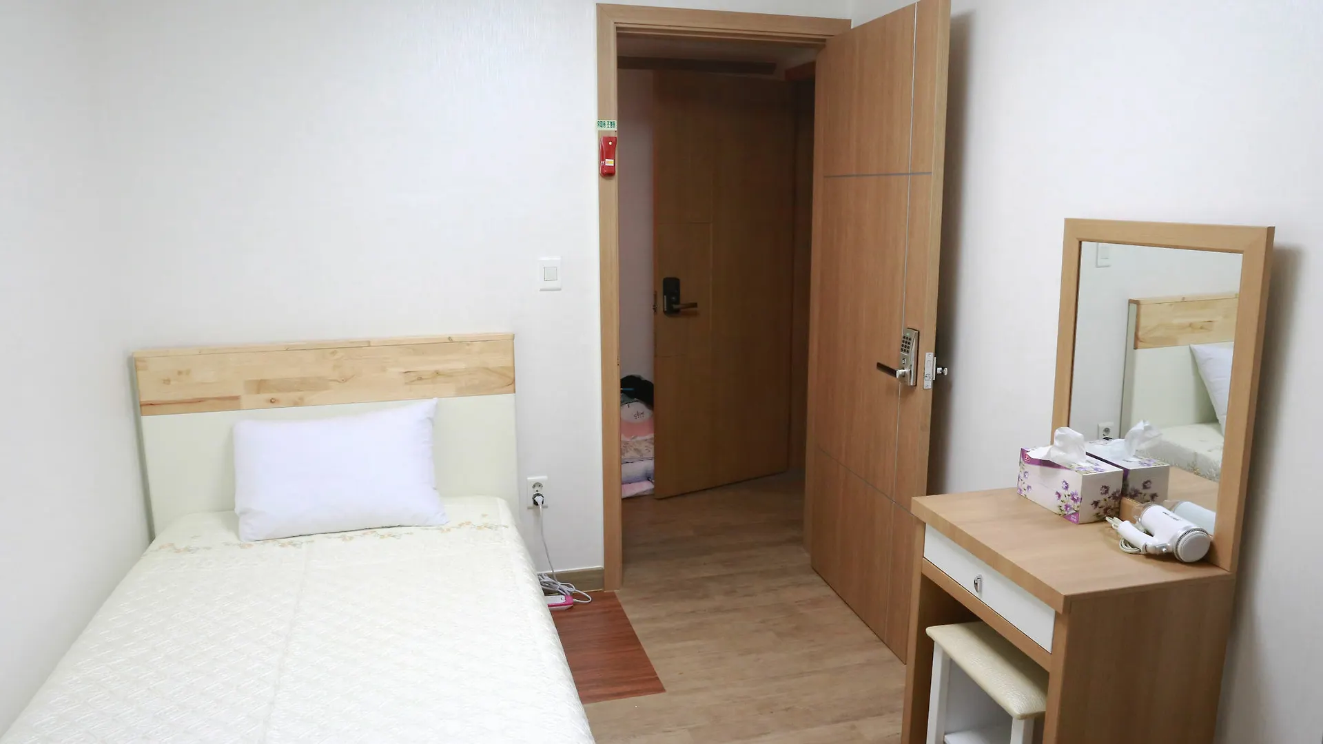 Grand Field Residence Hostel Seoul Hotel